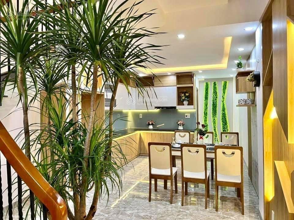 Ngay Nguyễn Văn Hưởng ,Thảo Điền Q.2. Bán biệt thự sân vườn DT: 20 x 37m. Chỉ 150tr/m2. Giá 111 tỷ