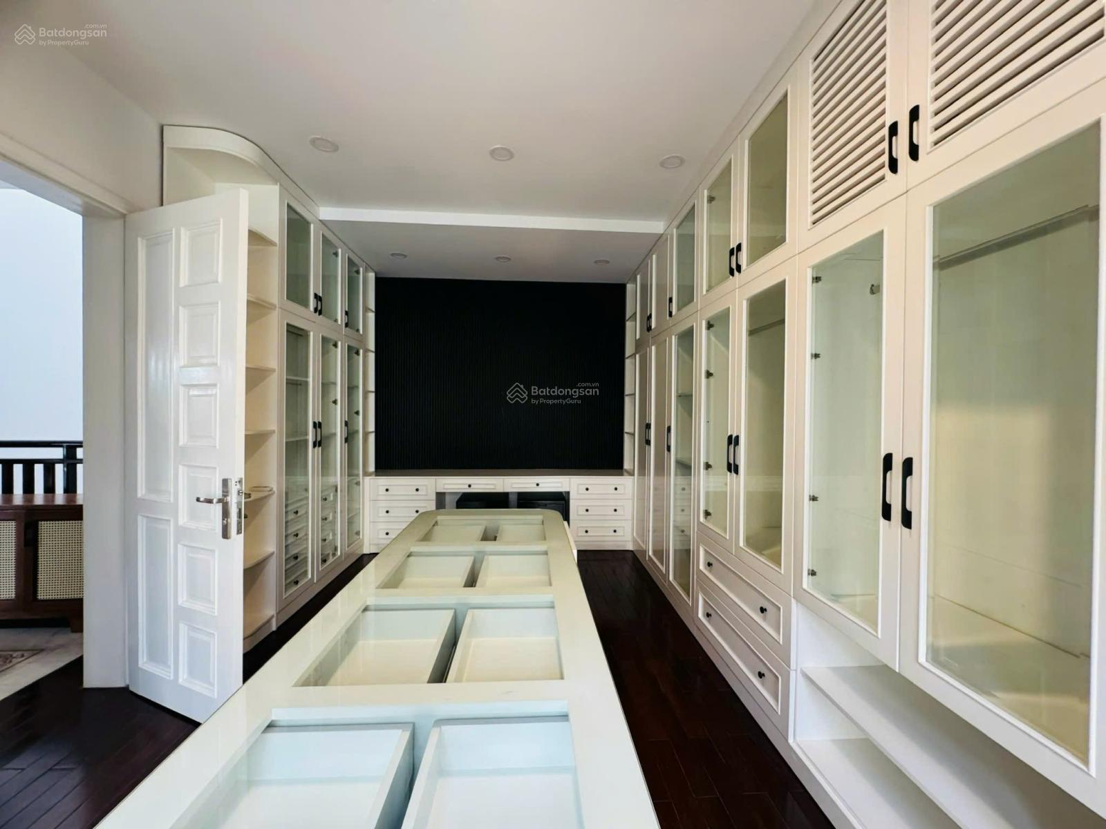 Bán biệt thự Góc 2 mặt tiền đường số 47 Thảo Điền, Quận 2, DT: 12x14m. 4 tầng. Giá chỉ 26.5 tỷ