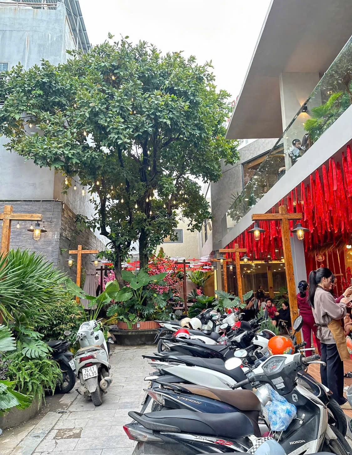 Căn nhà mặt tiền đường Nguyễn Hoàng, sát phố Tài Chính Nguyễn Văn Linh