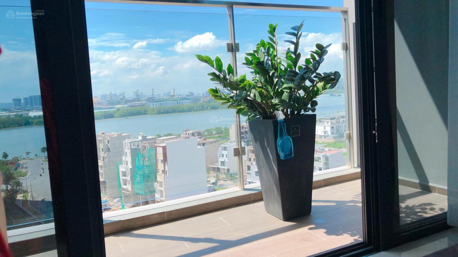 Bán căn 2PN, view trực diện sông rất đẹp One Verandah Quận 2