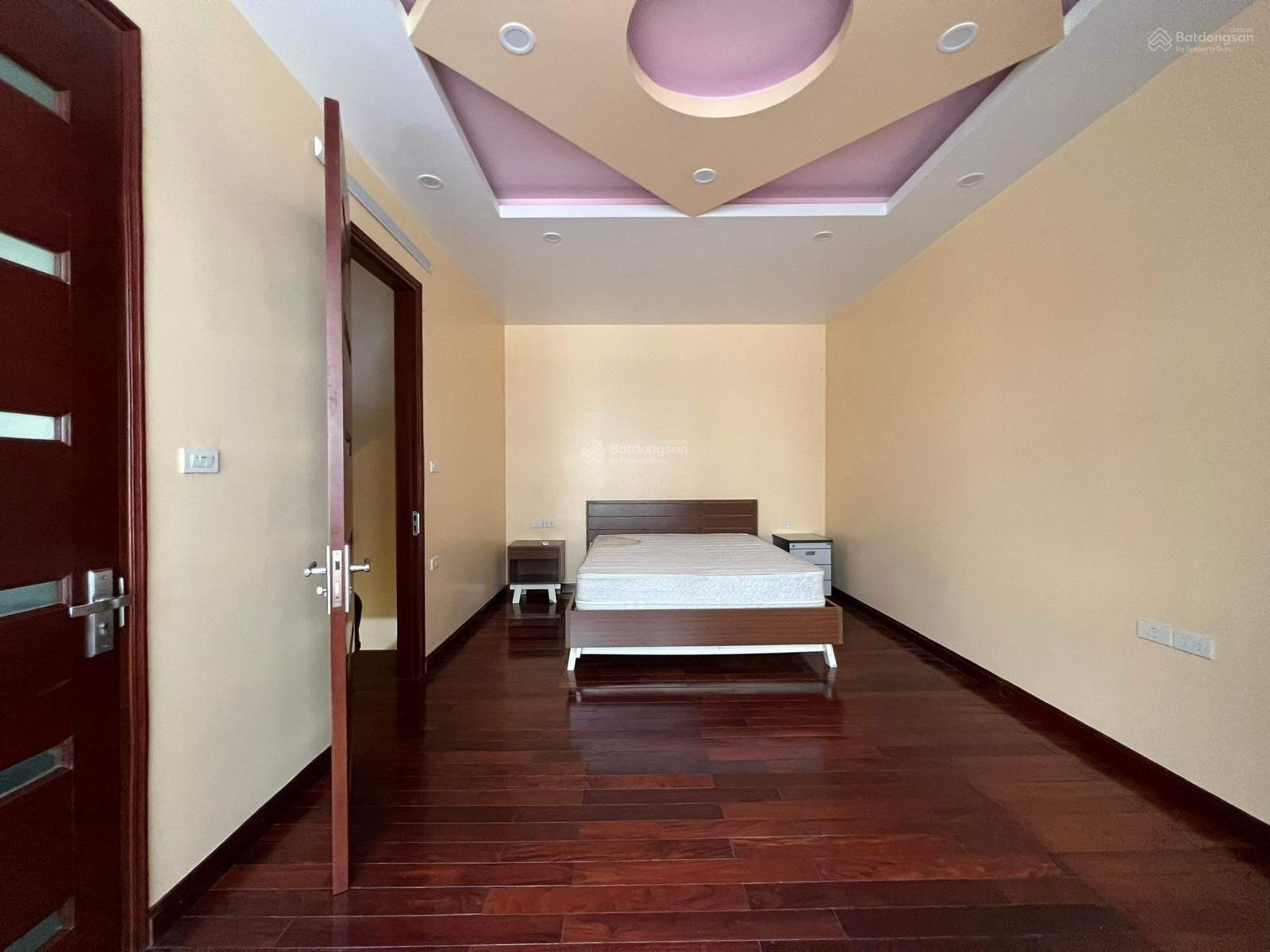 Chính chủ cần bán nhà Xuân La, ô tô vào, 2 thoáng, gần hồ, 70m2 x 5 tầng, MT 5m