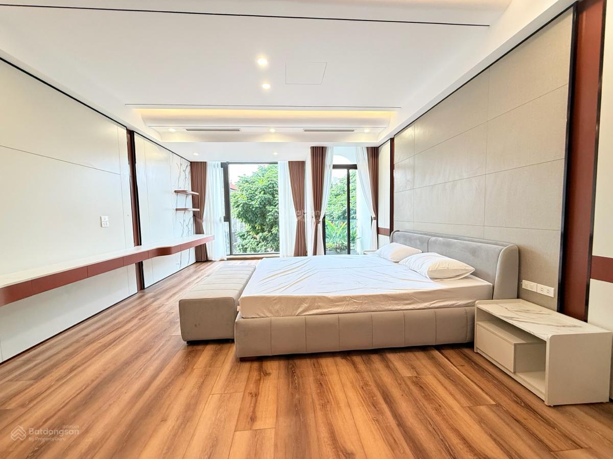 Gấp! Cho thuê nhà phố Kim Mã Thượng, Liễu Giai! Lô góc, ngõ 7m. 175m2*4tầng. 5PN. Ở, KD, Bar, cafe