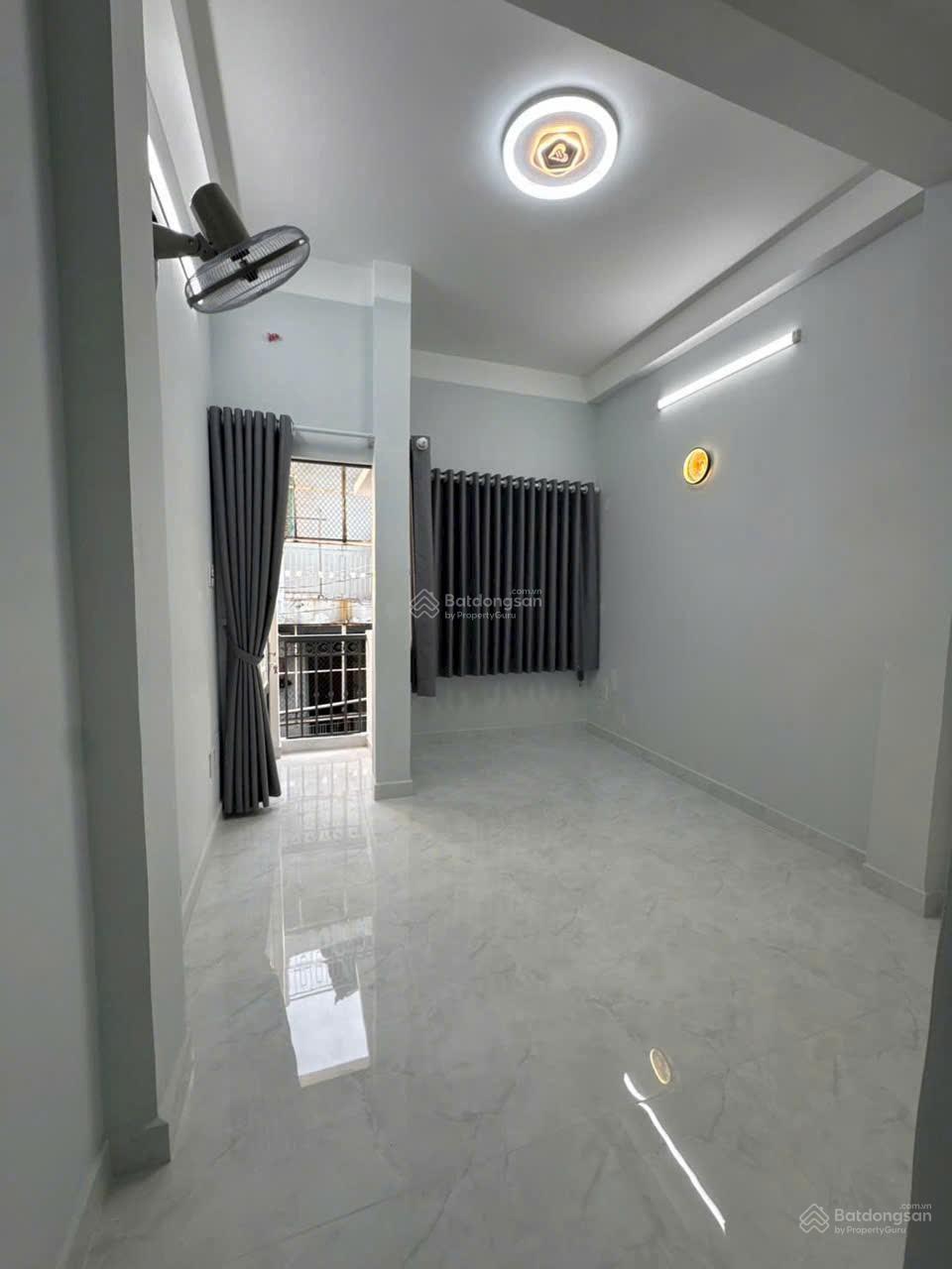 Bán nhà trung tâm Quận 11, hẻm 3/2  trệt 2 lầu sân thượng  ở rất sướng