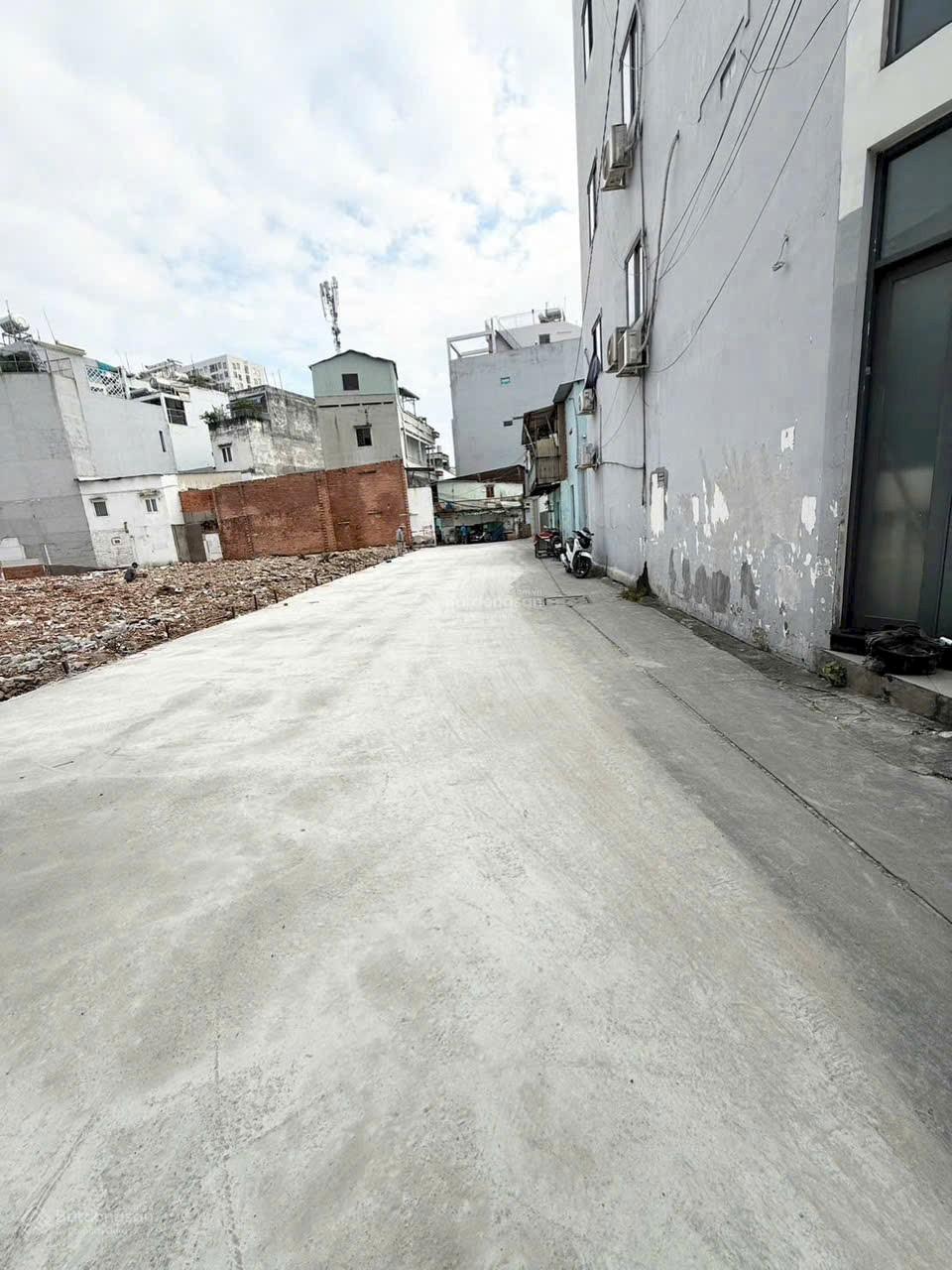 Bán đất hẻm 8m Hòa Bình, Quận 11  sát Đầm Sen  xây 6 tầng  sổ riêng