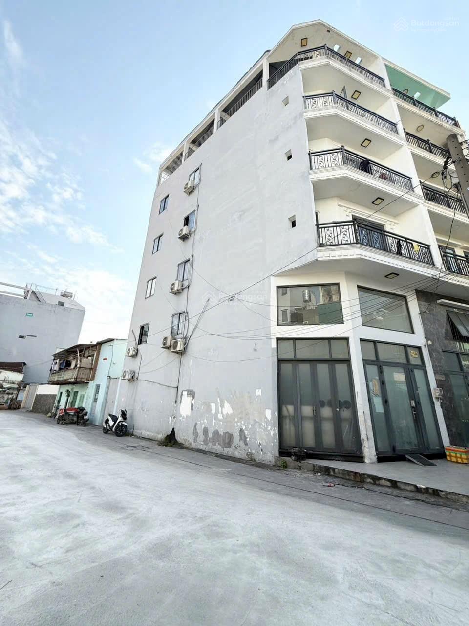 Bán đất hẻm 8m Hòa Bình, Quận 11  sát Đầm Sen  xây 6 tầng  sổ riêng