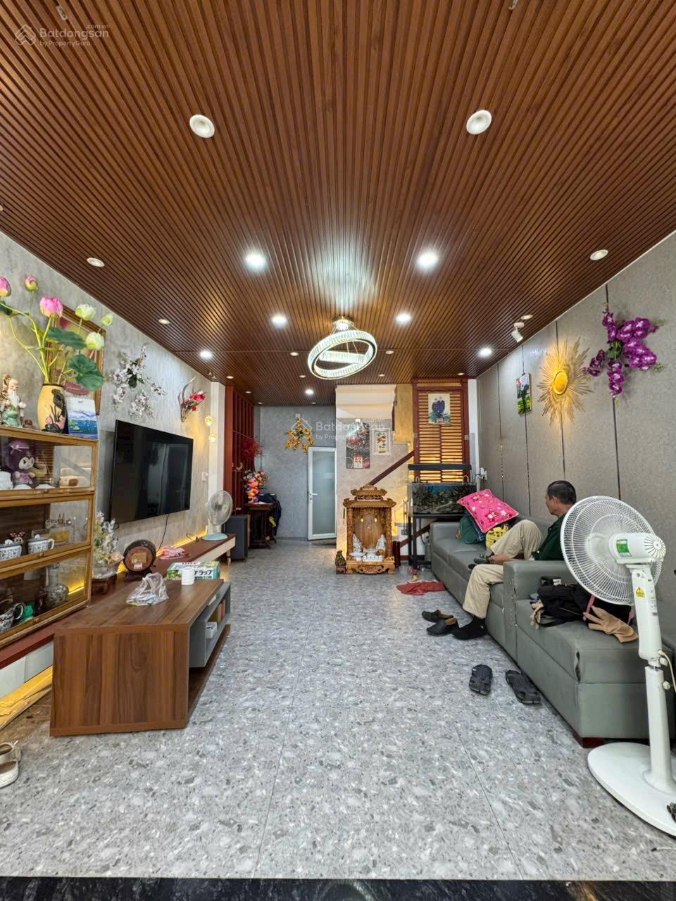 Bán nhà Mặt Tiền Đường số 28 kinh doanh.Mở VP CT .Nhà đúc 1 trệt 1 lững 3 lầu.Sân Thượng.