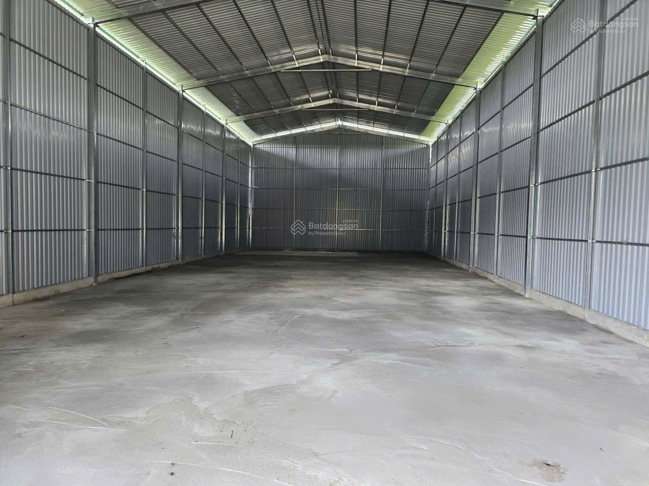Chính chủ cho thuê nhà xưởng Thạnh Lộc Q12. Đất: 450m2, XD: 250m2 Chính chủ cho thuê nhà xưởng Thạnh Lộc Q12. Đất: 450m2, XD: 250m2