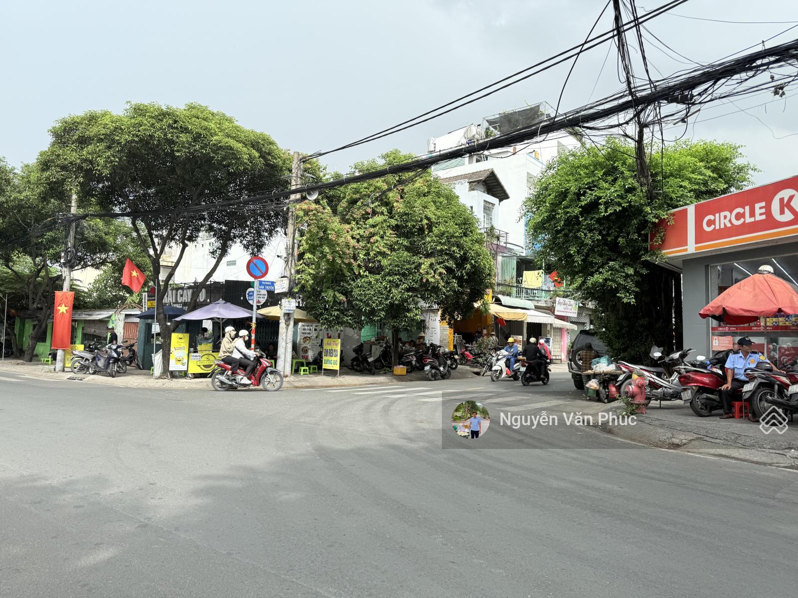 Chủ cần bán gấp biệt thự Làng Đại Học, Bình Thọ, Thủ Đức. Ngang 32m*50m=1600m2. Giá rẻ 130 tỷ TL