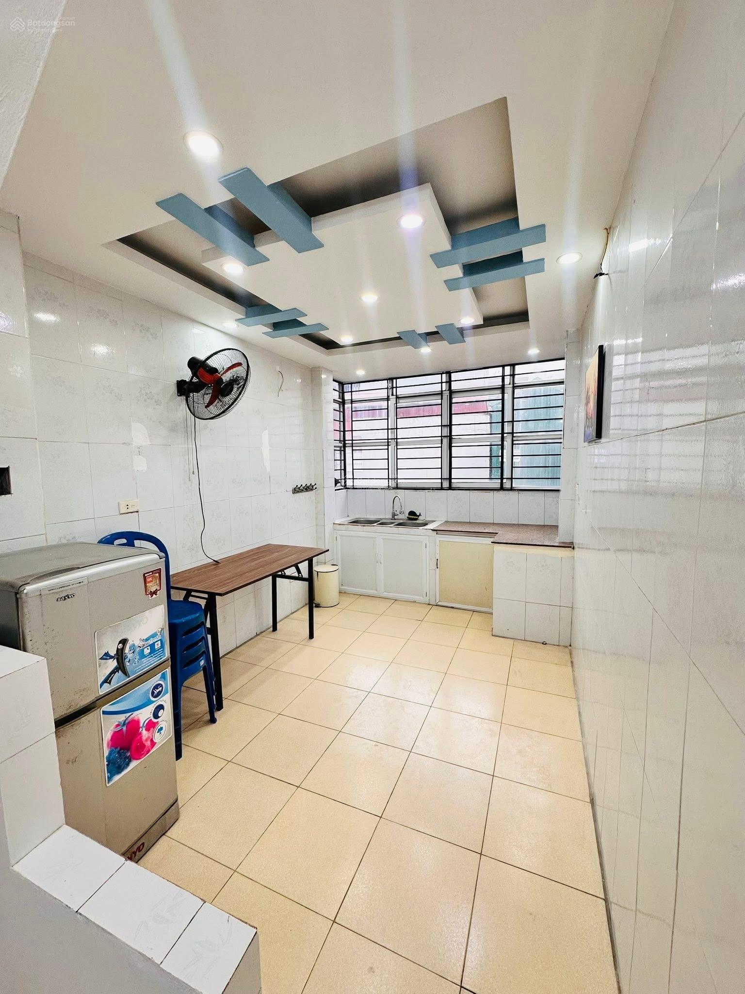 Hiếm có khó tìm!4,35 tỷ có nhà Lê Duẩn,Đống Đa,Lô góc,Ngõ nông,thông 5 tầng 3 ngủ 4wc.