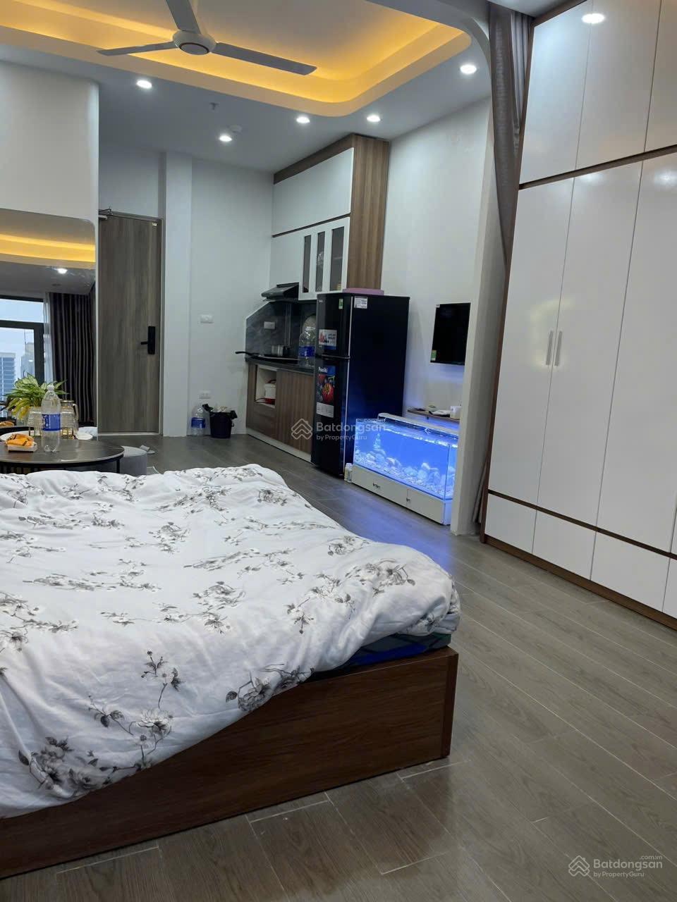 Cho thuê chung cư mini 1N1K view hồ Mễ Trì, Hà Nội, 6,8 triệu, 35m2