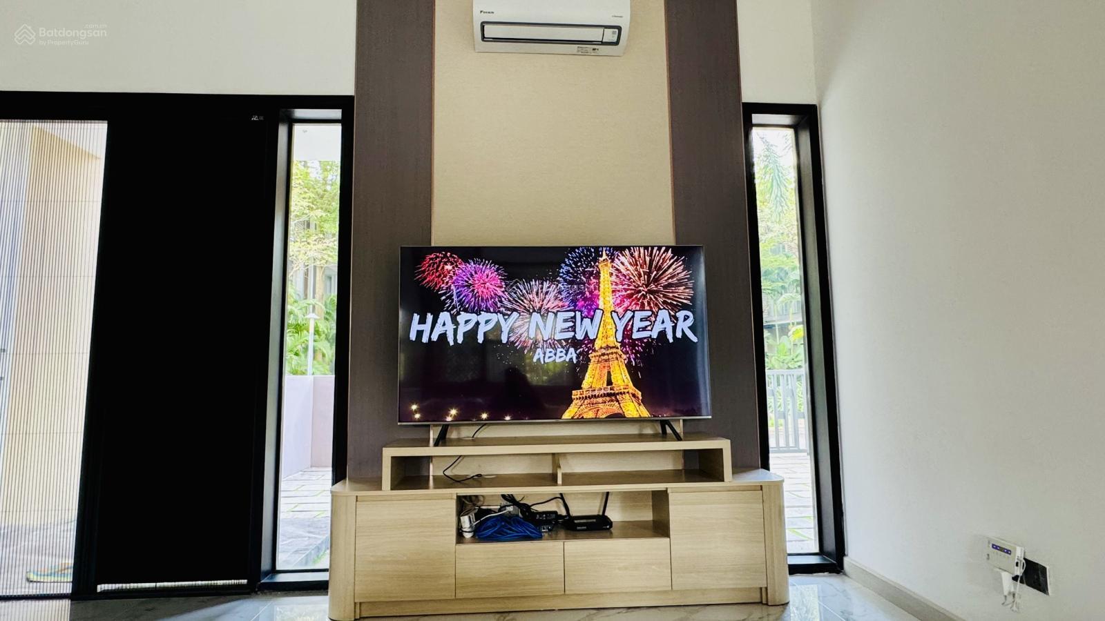 Cho thuê Biệt thự song lập khu compound Palm Residence 8.5x17.5m, Nội thất vừa hoàn thiện mới 100%