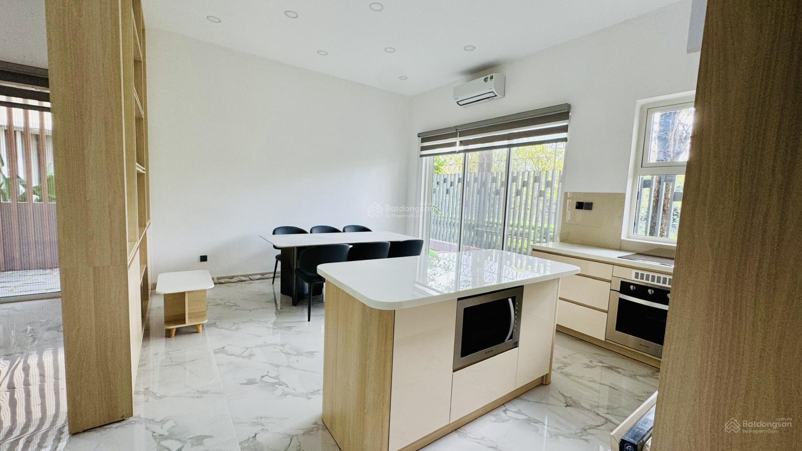 Cho thuê Biệt thự song lập khu compound Palm Residence 8.5x17.5m, Nội thất vừa hoàn thiện mới 100%