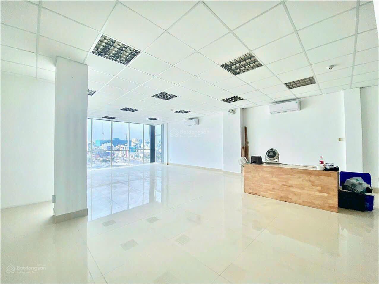 Cho thuê Văn phòng Bến Vân Đồn - ngay Cầu Calmette. DT: 160m2...Giá: 42 triệu