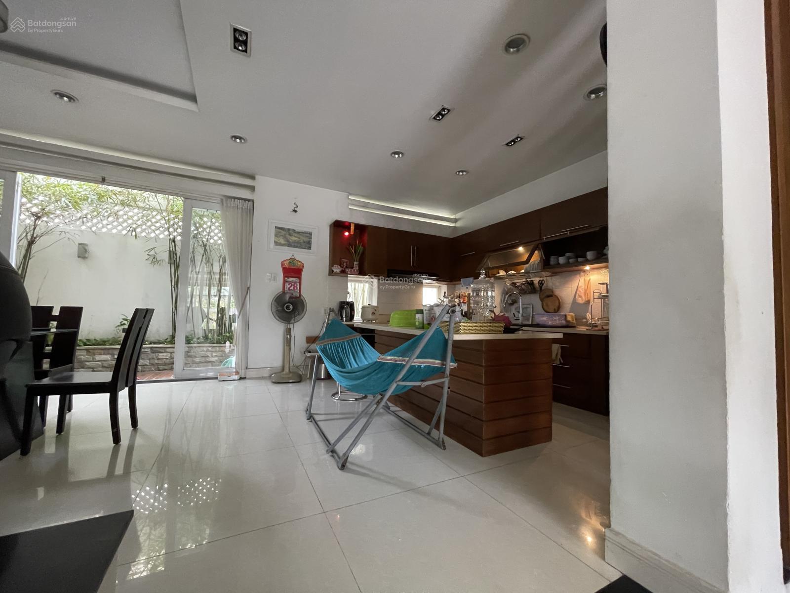 Biệt thự view sông, MT đường Rạch Bà Lớn, khu dân cư Phong Phú 5. DT: 9x19,5m xây 3 tầng