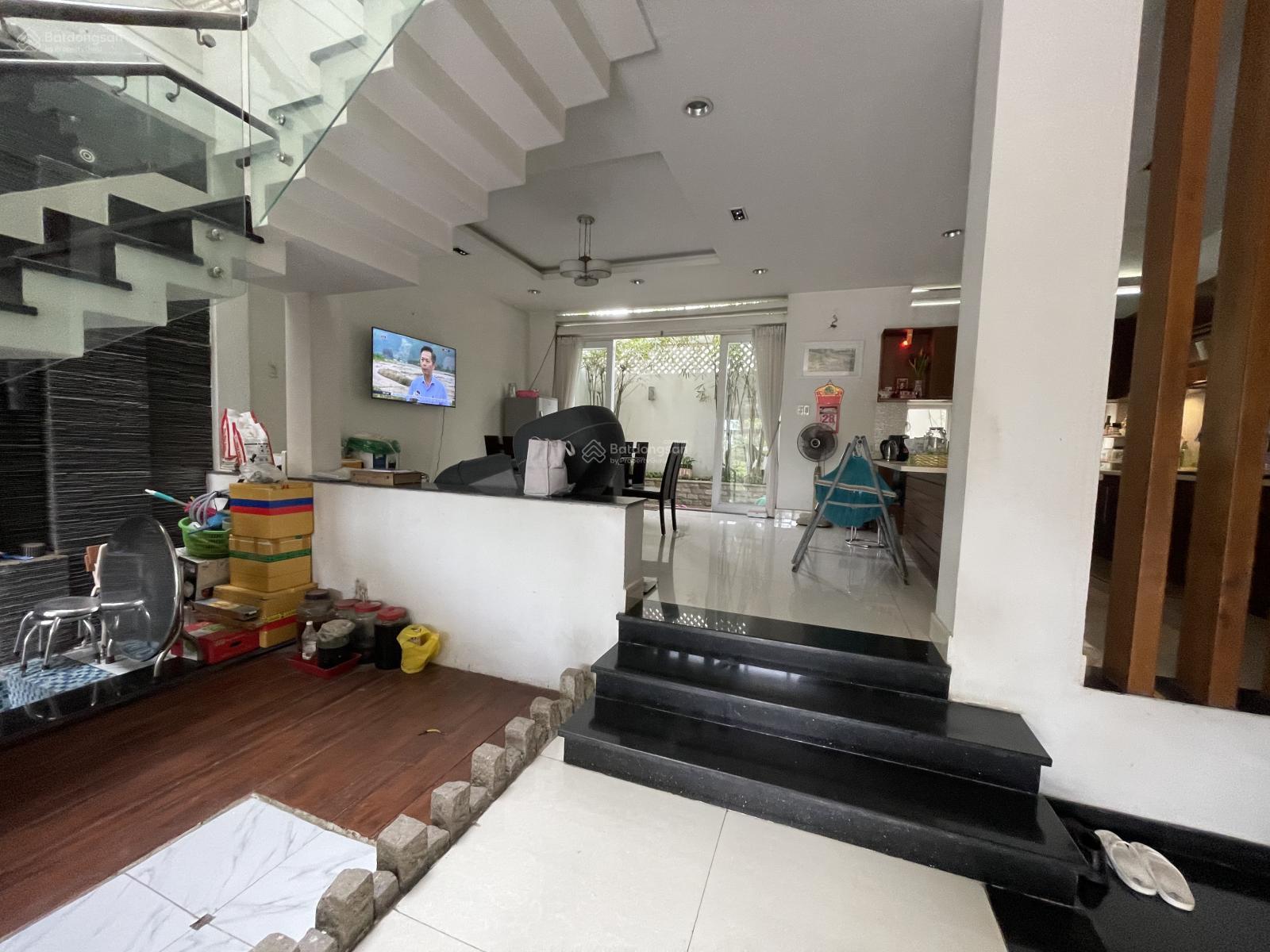 Biệt thự view sông, MT đường Rạch Bà Lớn, khu dân cư Phong Phú 5. DT: 9x19,5m xây 3 tầng