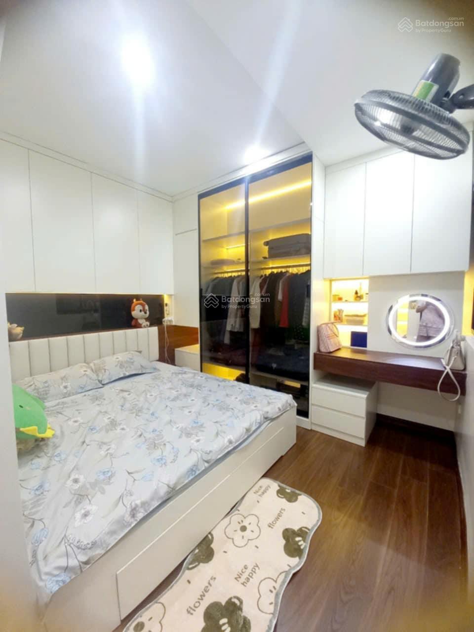 Bán CC 2PN, 2vs, 71m2, giá 7,980 tỷ tại Chung cư 60 Hoàng Quốc Việt, bao đẹp Hot! LH 0978 258 ***