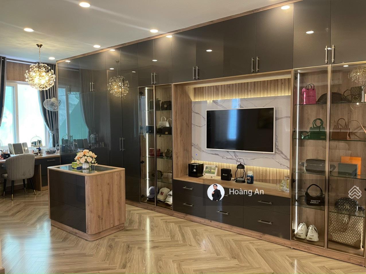 Ngang to 10m! HXH 8m Thành Thái, P14, Q10 - DT 10 x 12m (120m2) - Được xây hầm, 6 tầng. Chỉ 20,5 tỷ