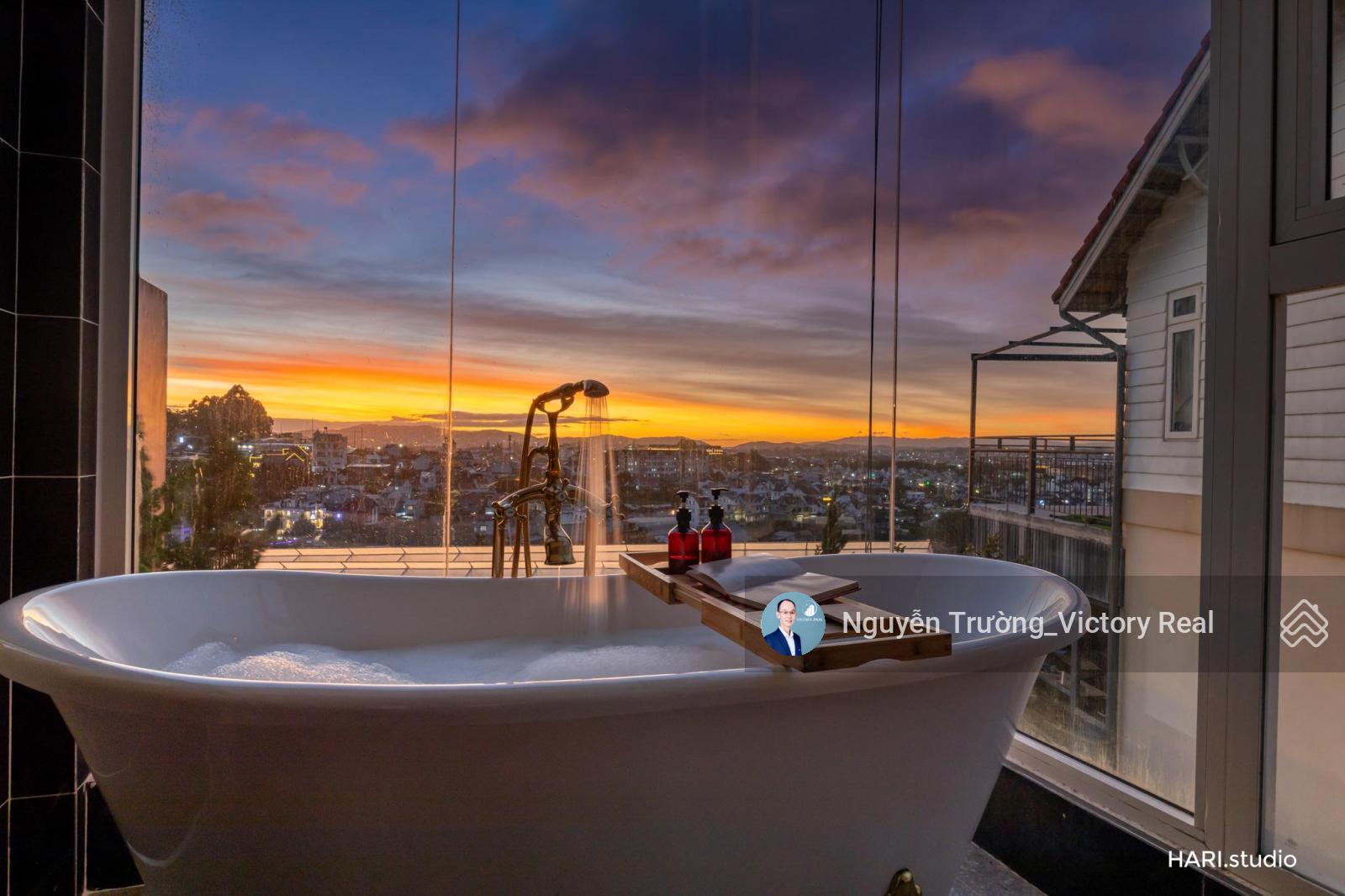 Biệt thự Đà Lạt 312m² 10m x dài 25m | hồ bơi riêng 100%, view thung lũng TP đêm tuyệt đẹp Biệt thự Đà Lạt 312m² 10m x dài 25m | hồ bơi riêng 100%, view thung lũng TP đêm tuyệt đẹp