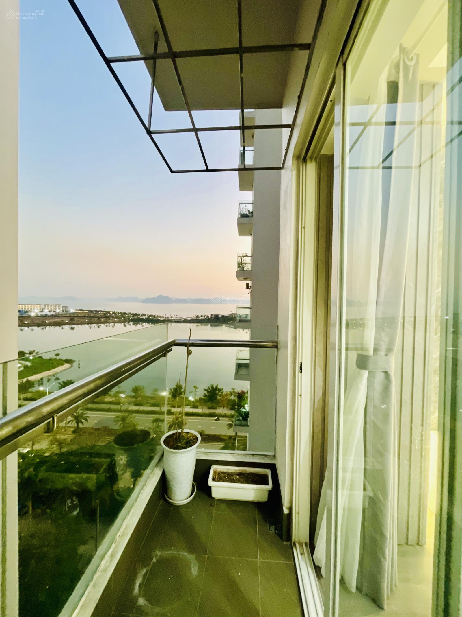 Do chuyển định cư, chính chủ bán căn hộ 3PN 96m2 view biển tại trung tâm du lịch Bãi Cháy, Hạ Long