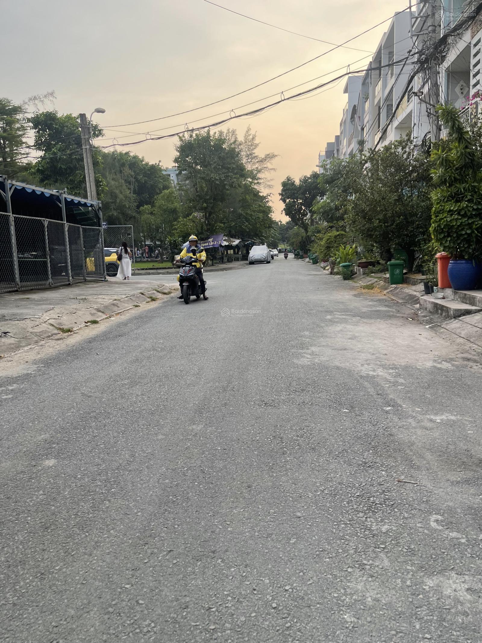 Đất nền khu dân cư Bình Hưng. DT: 6x20m sổ hồng riêng, đối diện bến xe Q8