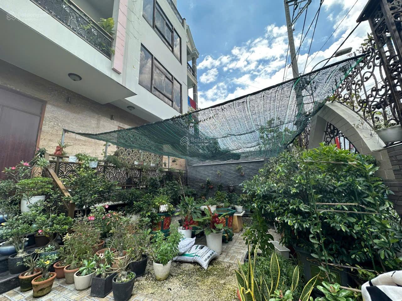 Chính chủ gửi bán tòa nhà mặt tiền đường phường Linh Đông, Q. Thủ Đức