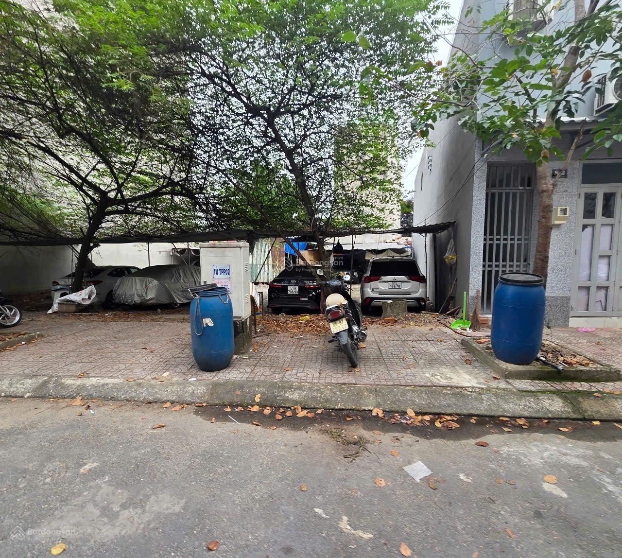 Đất khu phân lô đồng bộ, đường 12m.
Nguyễn văn Quá Q12
Dt: 4m x 18m Đã Có sổ Riêng xây dựng ngay