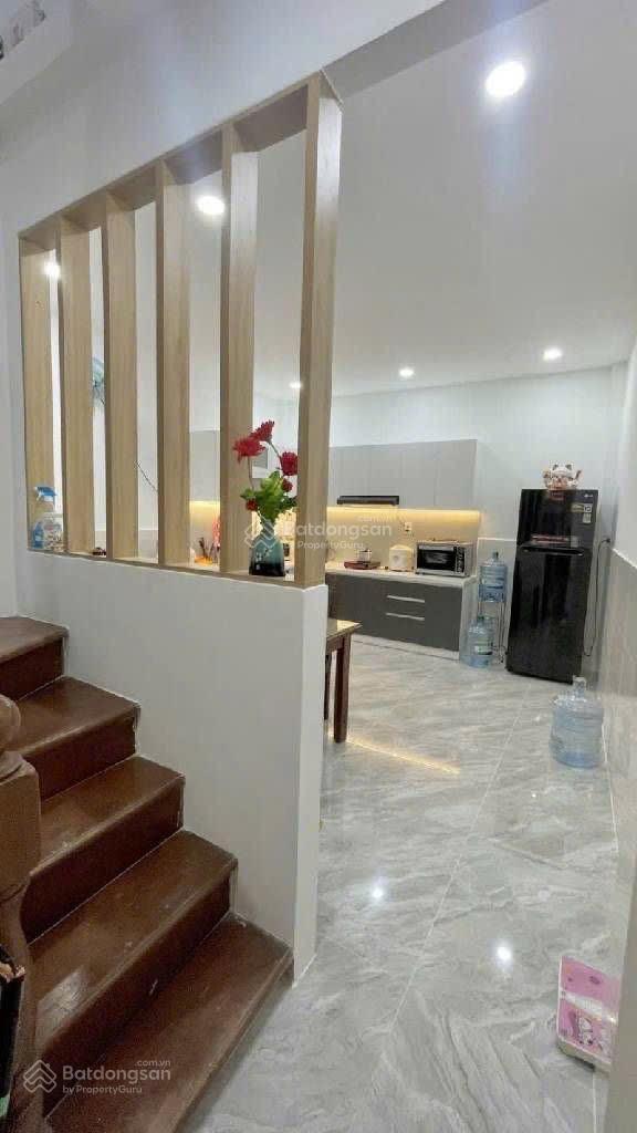 Tân Phú - nhà 2 tầng còn mới vào ở ngay - HXH thông - 64m2 - 2 tầng - 3PN - sổ hồng riêng