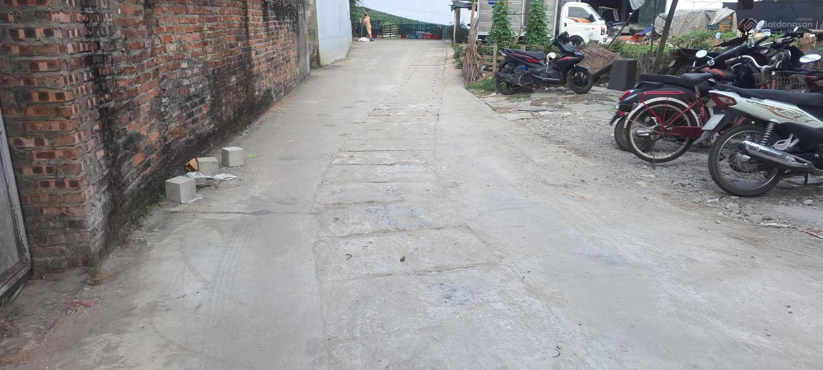 4. X tỷ/ nhà LK 52m2, MT 4m, đường 5m, 4 tầng, có gaza, sổ đỏ sang tên ngay Quang Minh, Mê Linh, HN