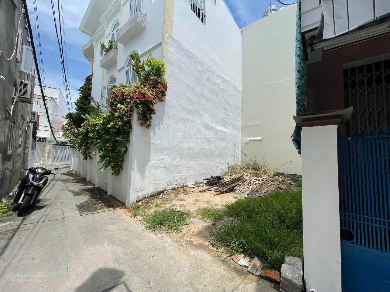 Đất hẻm ô tô Hồ Xuân Hương, gần Hát Giang, cách biển Trần Phú: 1,8km Giá: 2,8 tỷ