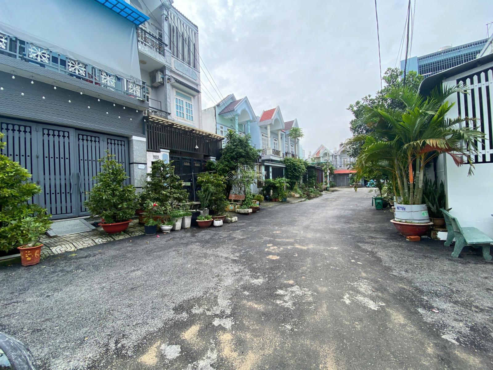 Bán đất tại Phan Văn Hớn, 19 triệu / m2, 993m2, Hóc Môn, HCM, giá ưu đãi, chính chủ