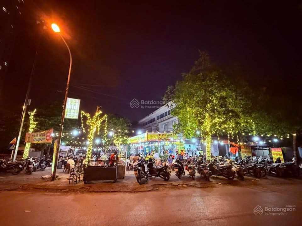 Cho thuê MBKD Nguyễn Phong Sắc DT 200m2, mặt tiền 8m, giá thuê 30tr, có sân vườn thích hợp làm cafe