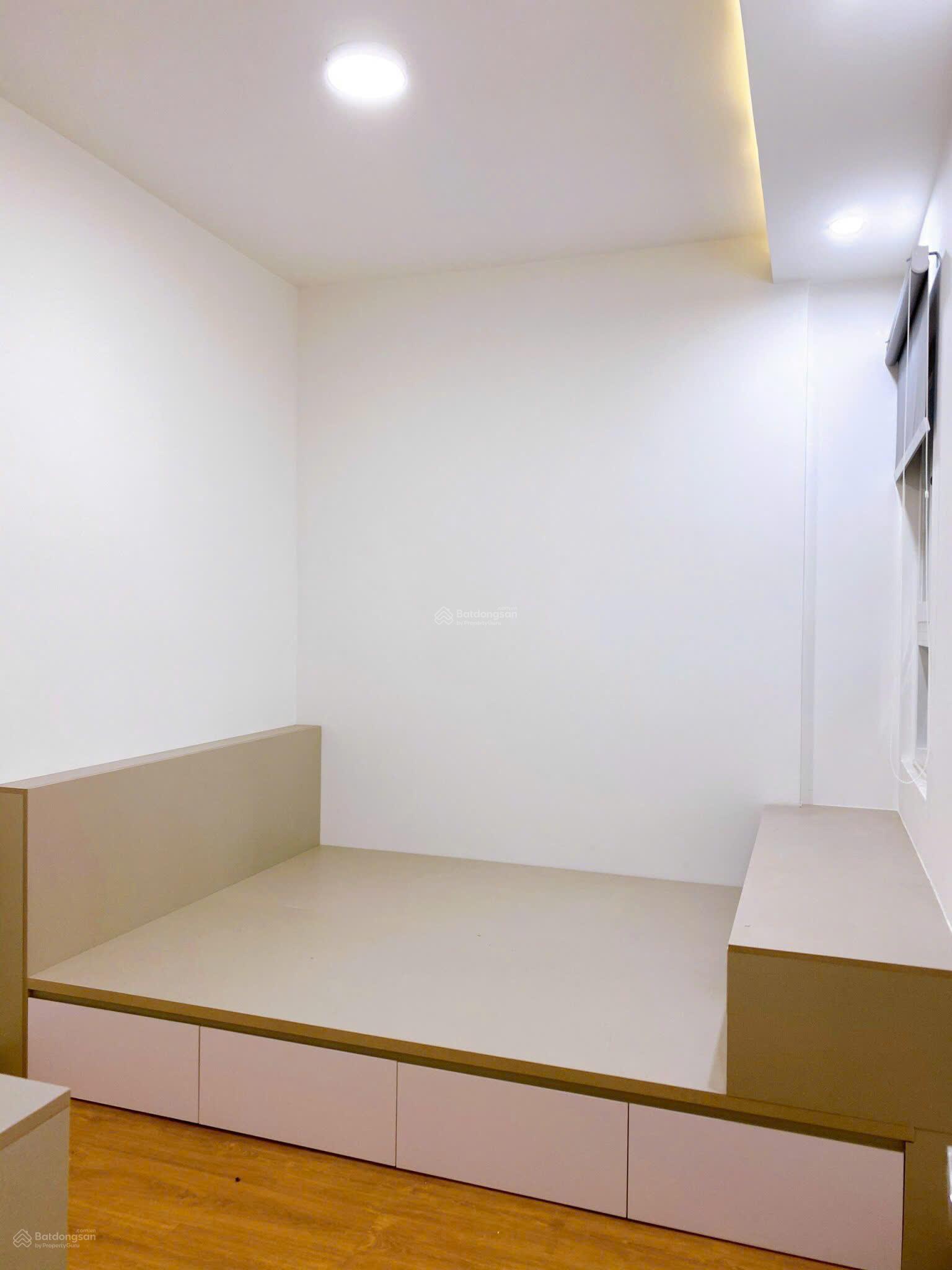 Bán căn hộ Moonlight Boulevard giá 3,4 tỷ 2PN 2WC 68m2 tặng full nội thất. LH 0933 654 ***