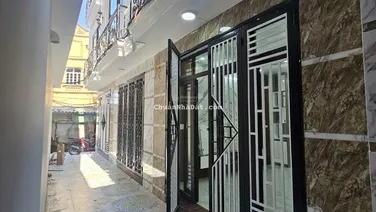 Bán nhà phố Việt Hưng. Rộng 30m2 xây 5 tầng mới. Cách phố chỉ 40m ngõ rộng đẹp . Sổ chính chủ