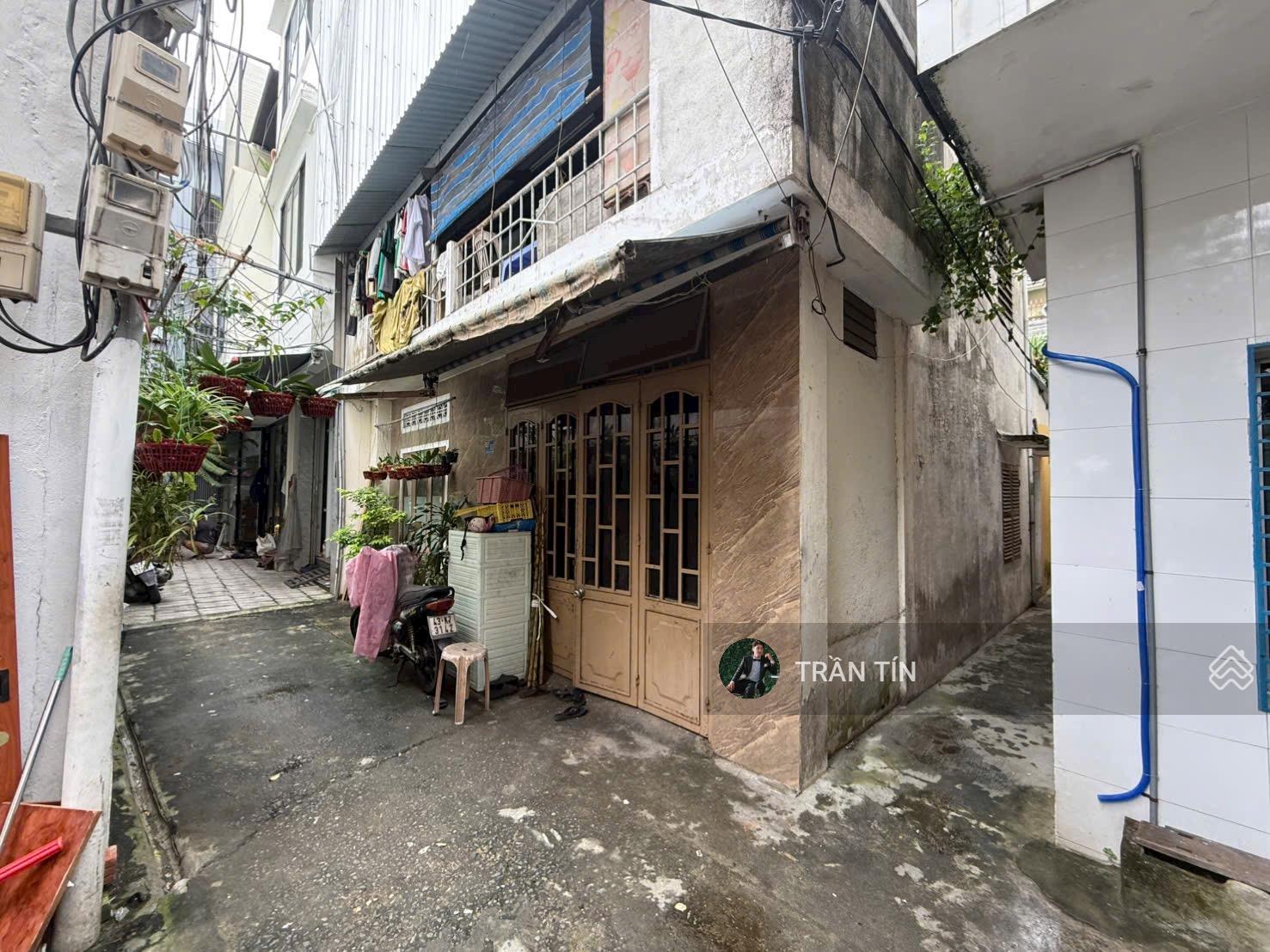 Căn nhà 2 tầng đường Lê Hồng Phong, trung tâm thành phố, cách sông Hàn 400m