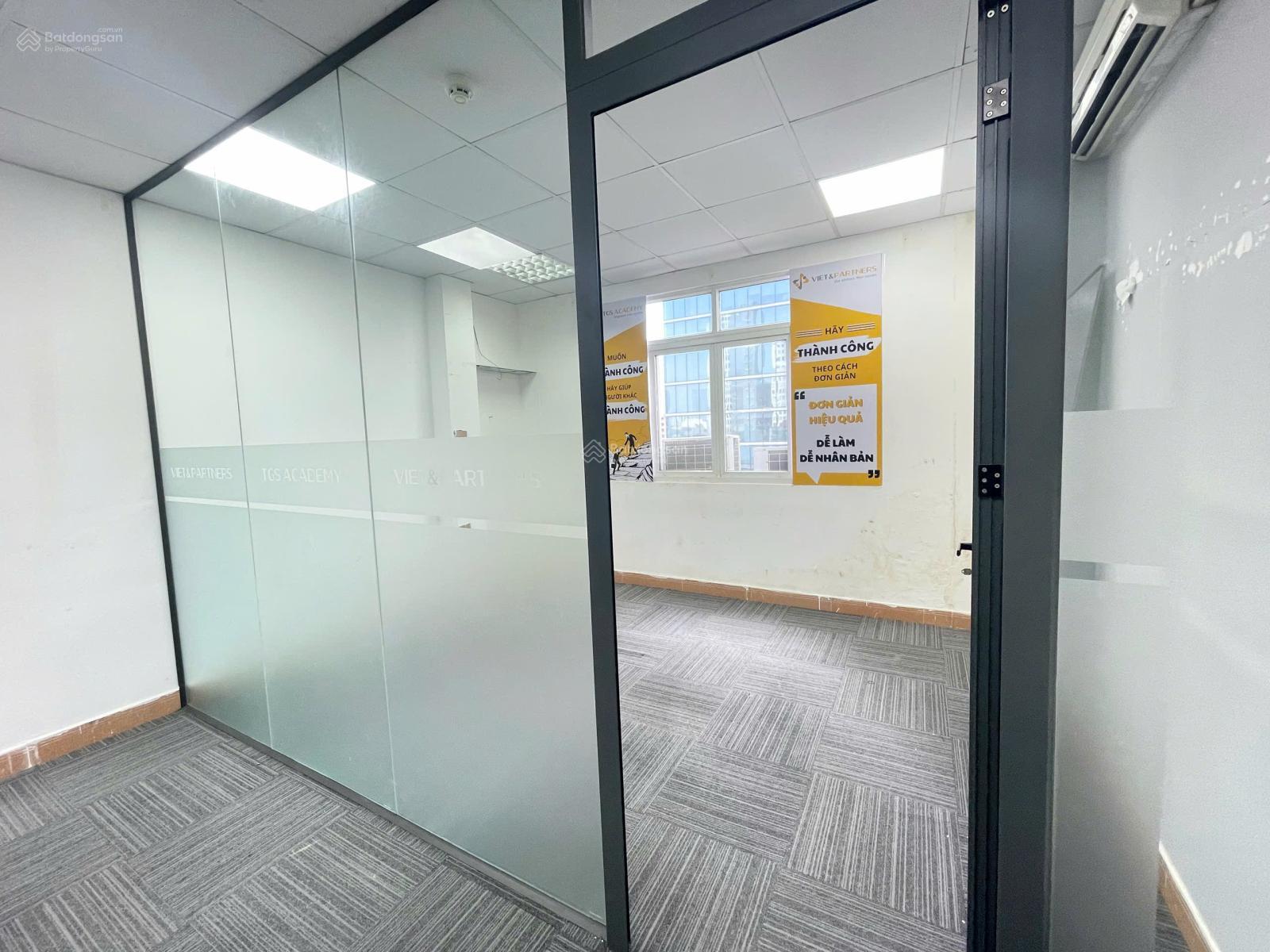 Chính chủ cho thuê văn phòng 40m2 giá rẻ mặt tiền đường Lê Quốc Hưng, Quận 4