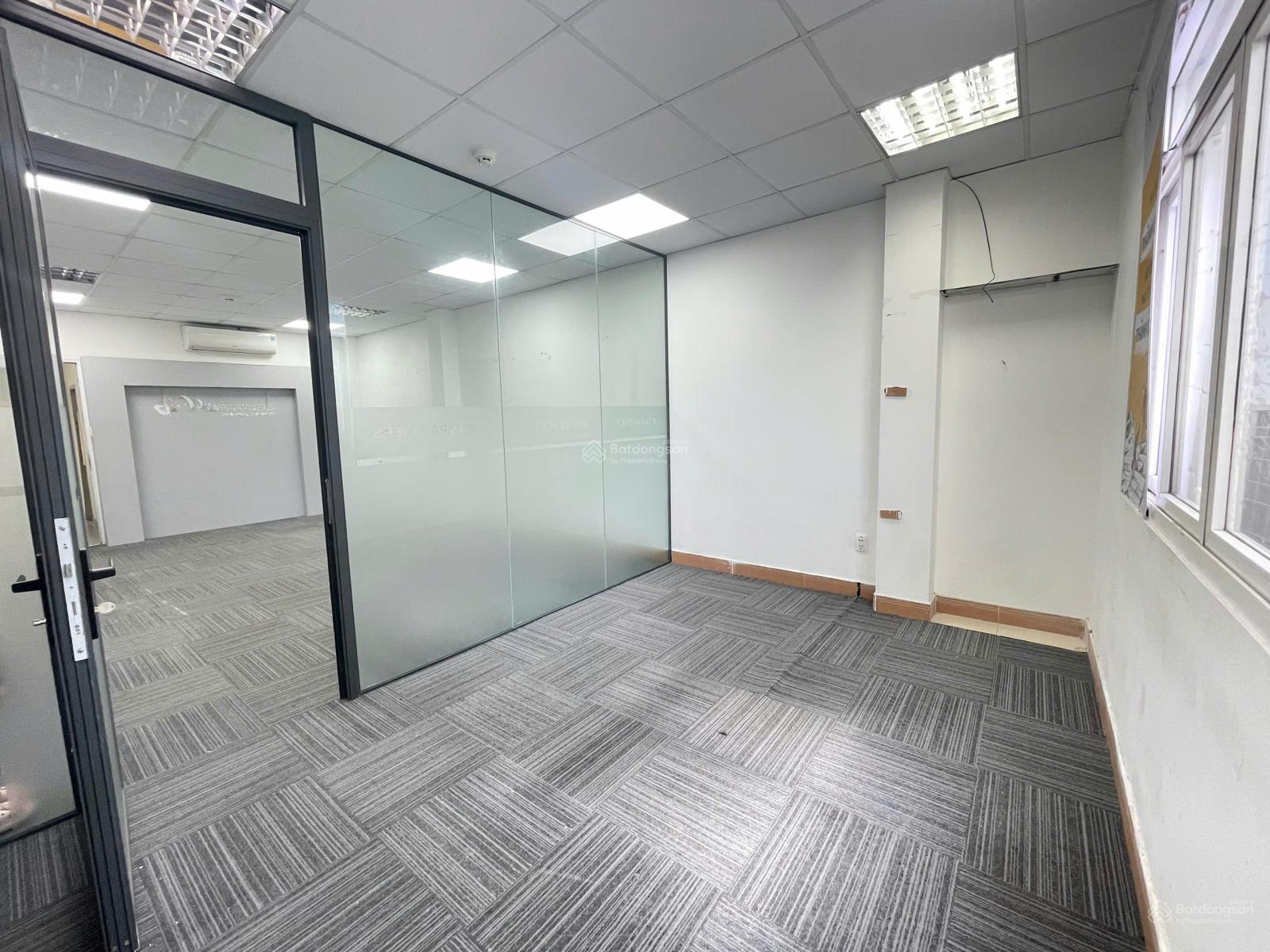 Chính chủ cho thuê văn phòng 40m2 giá rẻ mặt tiền đường Lê Quốc Hưng, Quận 4