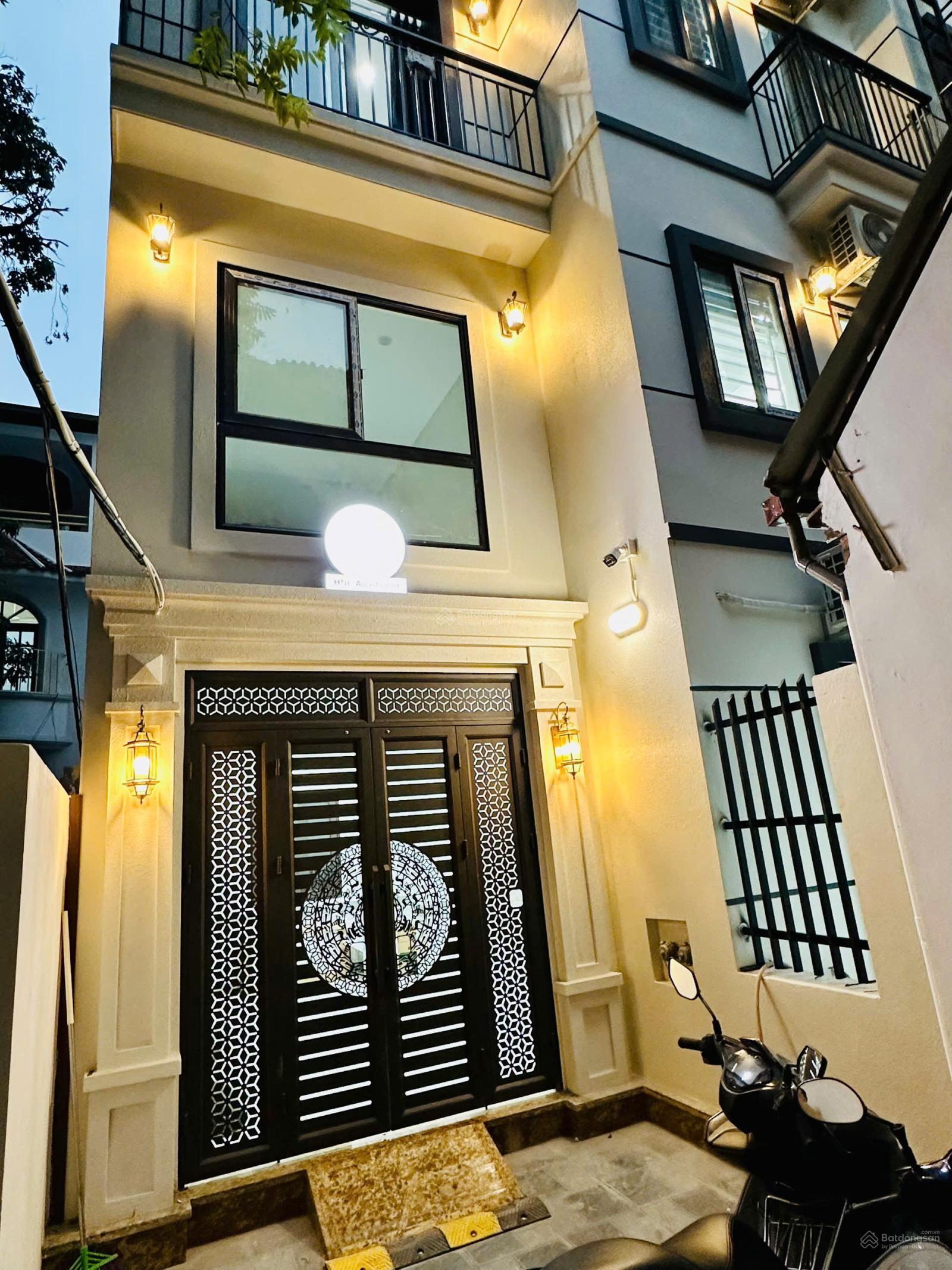Bán Toà APartment Phố Cầu Giấy.DT 180m x7T thang máy 35 Phòng FULL nội thất.gần ô tô.giá 56 tỷ