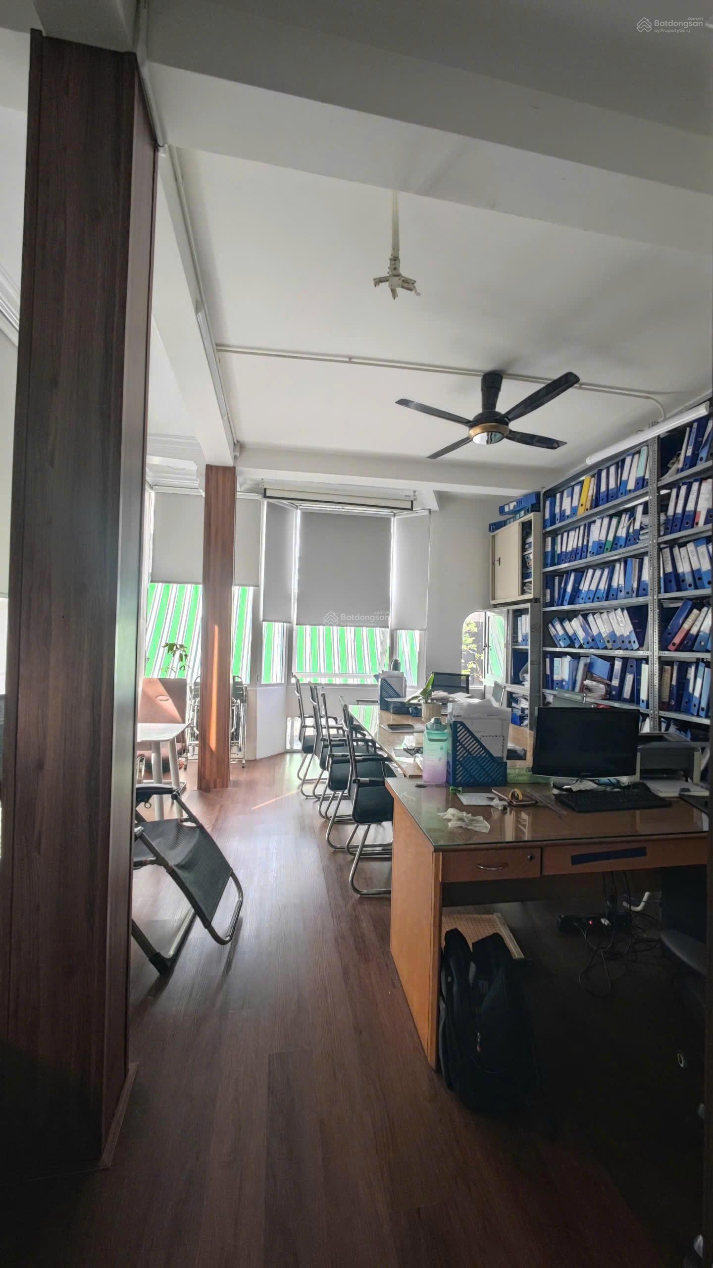 Nhà đẹp ở ngay 4x14m. Góc 2MT, KC 5 tầng khu vực Hoàng Văn Thụ - Cộng Hòa. 11.8 tỷ thương lượng