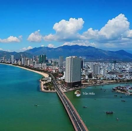 Chính chủ bán căn góc số 34 vip nhất tòa nhà view biển + view sông. Căn trống không nội thất. LVCC