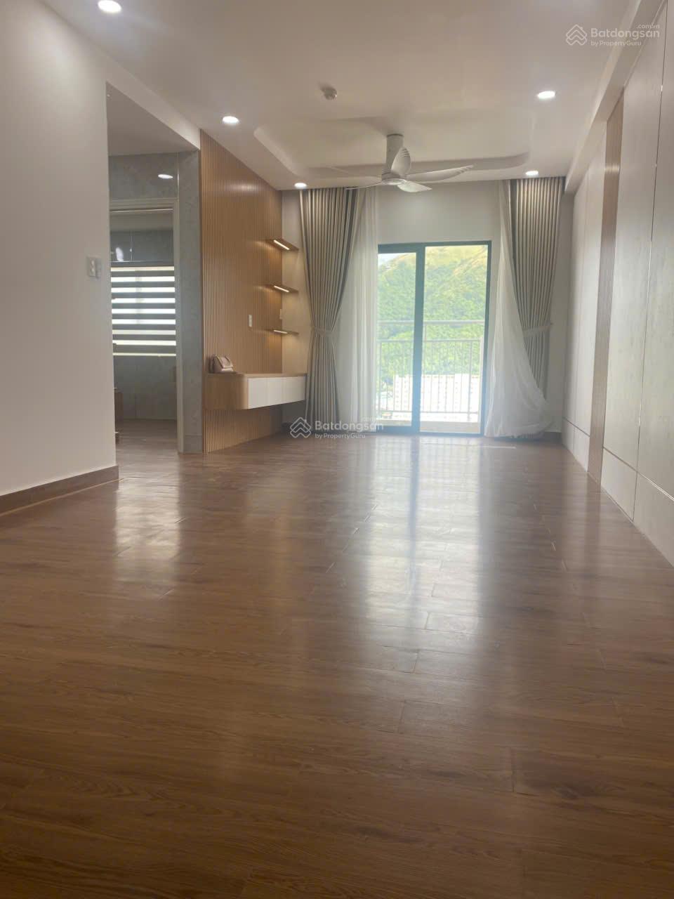 Bán căn góc thương mại Hoàng Quân 75m2 full nội thất mới 2,6 tỷ