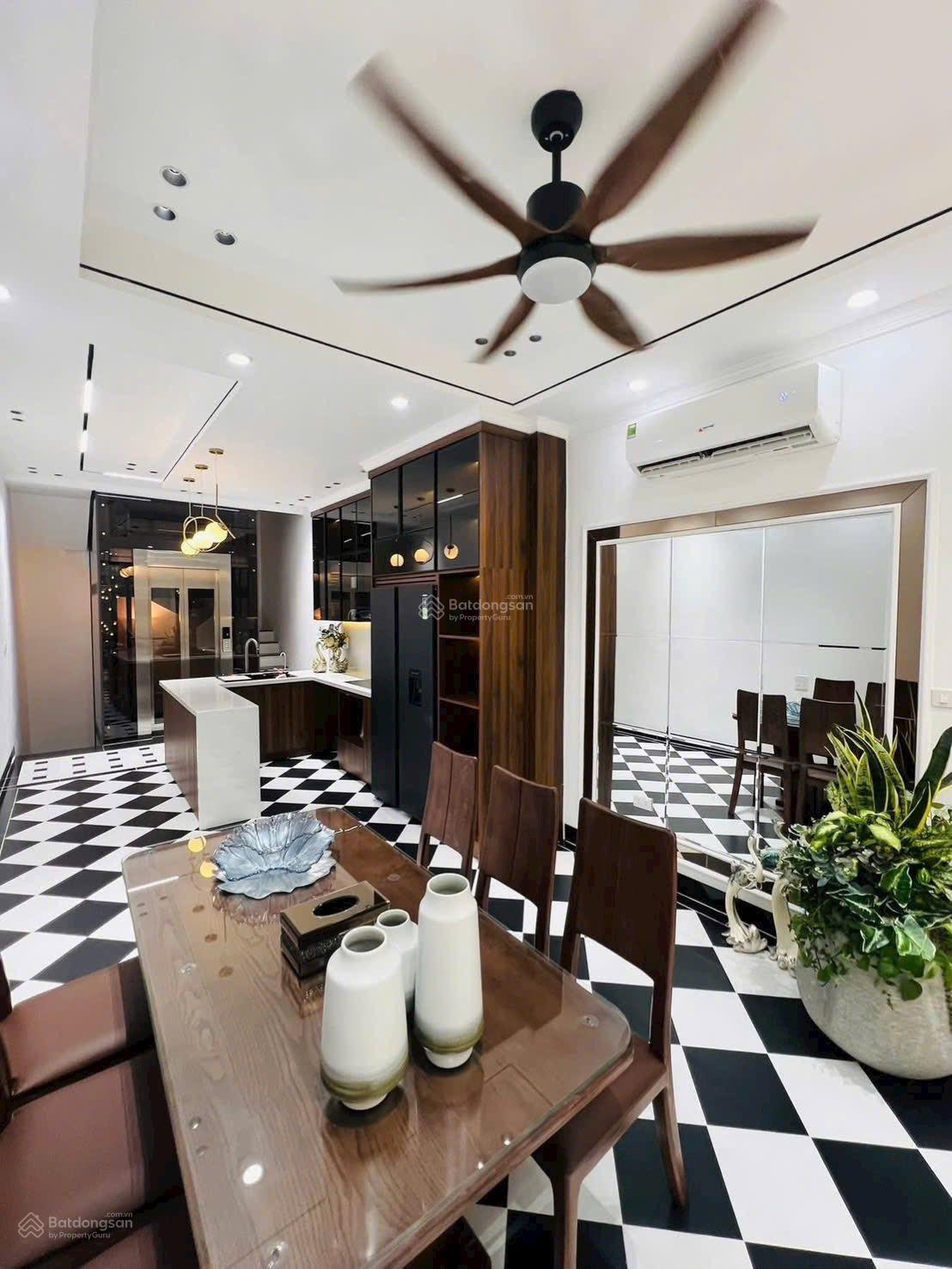 Nhà 7 tầng Xuân La 48m2, MT 4.6m, thang máy, ngõ 4m, ô tô vào nhà, 10m ra phố, 3 thoáng, về ở ngay Nhà 7 tầng Xuân La 48m2, MT 4.6m, thang máy, ngõ 4m, ô tô vào nhà, 10m ra phố, 3 thoáng, về ở ngay