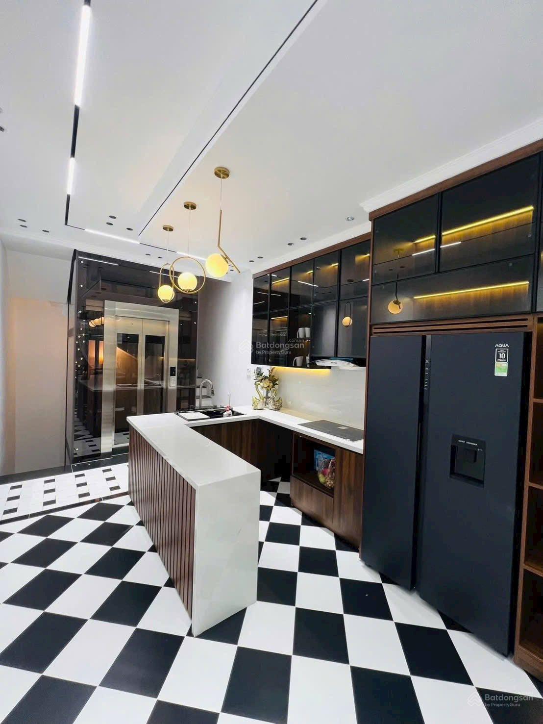 Nhà 7 tầng Xuân La 48m2, MT 4.6m, thang máy, ngõ 4m, ô tô vào nhà, 10m ra phố, 3 thoáng, về ở ngay Nhà 7 tầng Xuân La 48m2, MT 4.6m, thang máy, ngõ 4m, ô tô vào nhà, 10m ra phố, 3 thoáng, về ở ngay