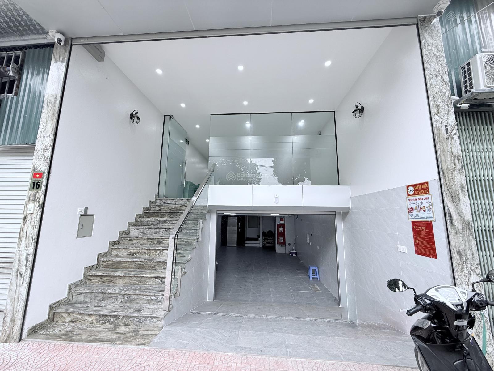 Cho thuê nhà Phạm Văn Đồng, 110m2, 7 tầng, MT 6.8m, thông sàn, thang máy, nhà đẹp, 65tr/th