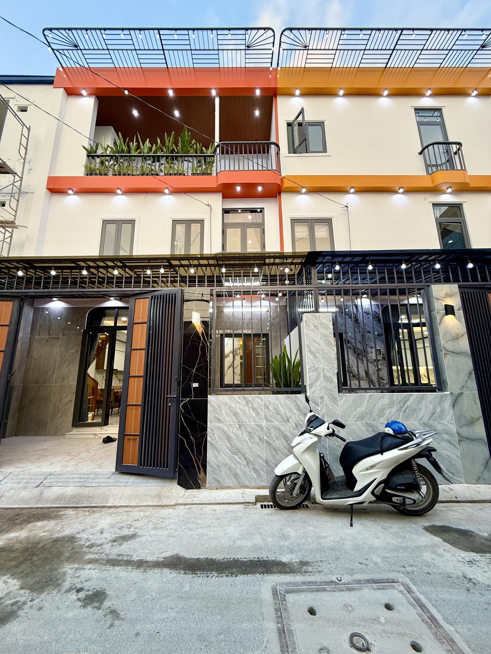 Nhà có phòng ngủ tầng trệt, DT: 7x10m, Trệt, 2 Lầu, 4PN, P. Thờ, Sân thượng, hướng tây nam, 5.85 tỷ