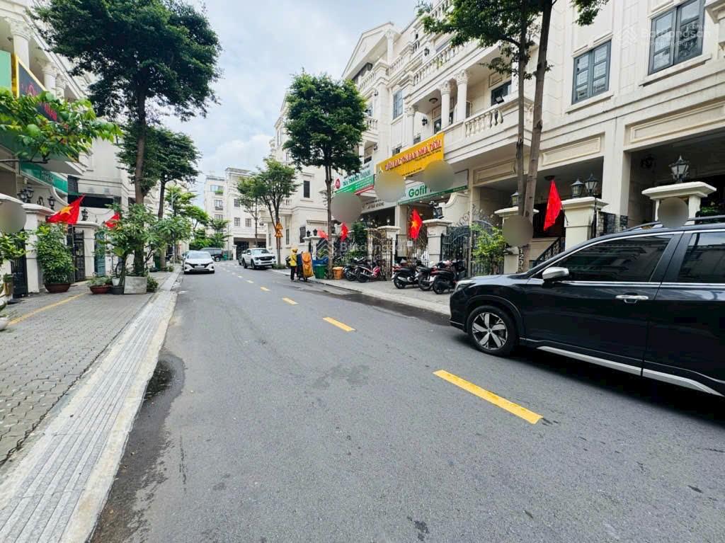 Nhà phố CiTyLand Phan Văn Trị, P. 10, 5m x 20m, hầm + 4 tầng (có thang máy), giá: 23 tỷ TL