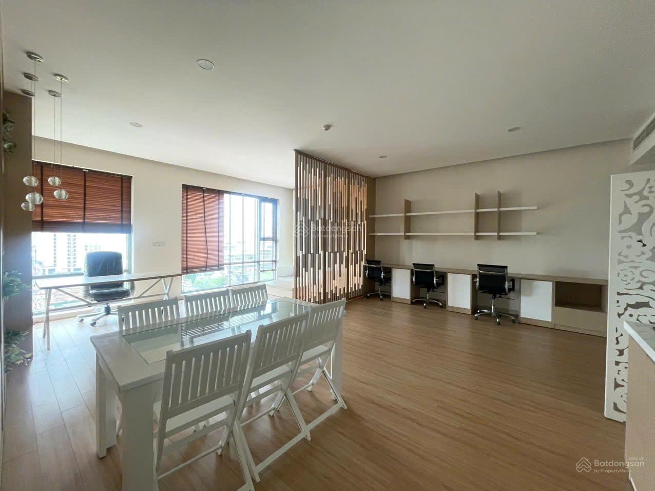 Cho thuê văn phòng goldenking 60m2 giá 20 triệu Quận 7