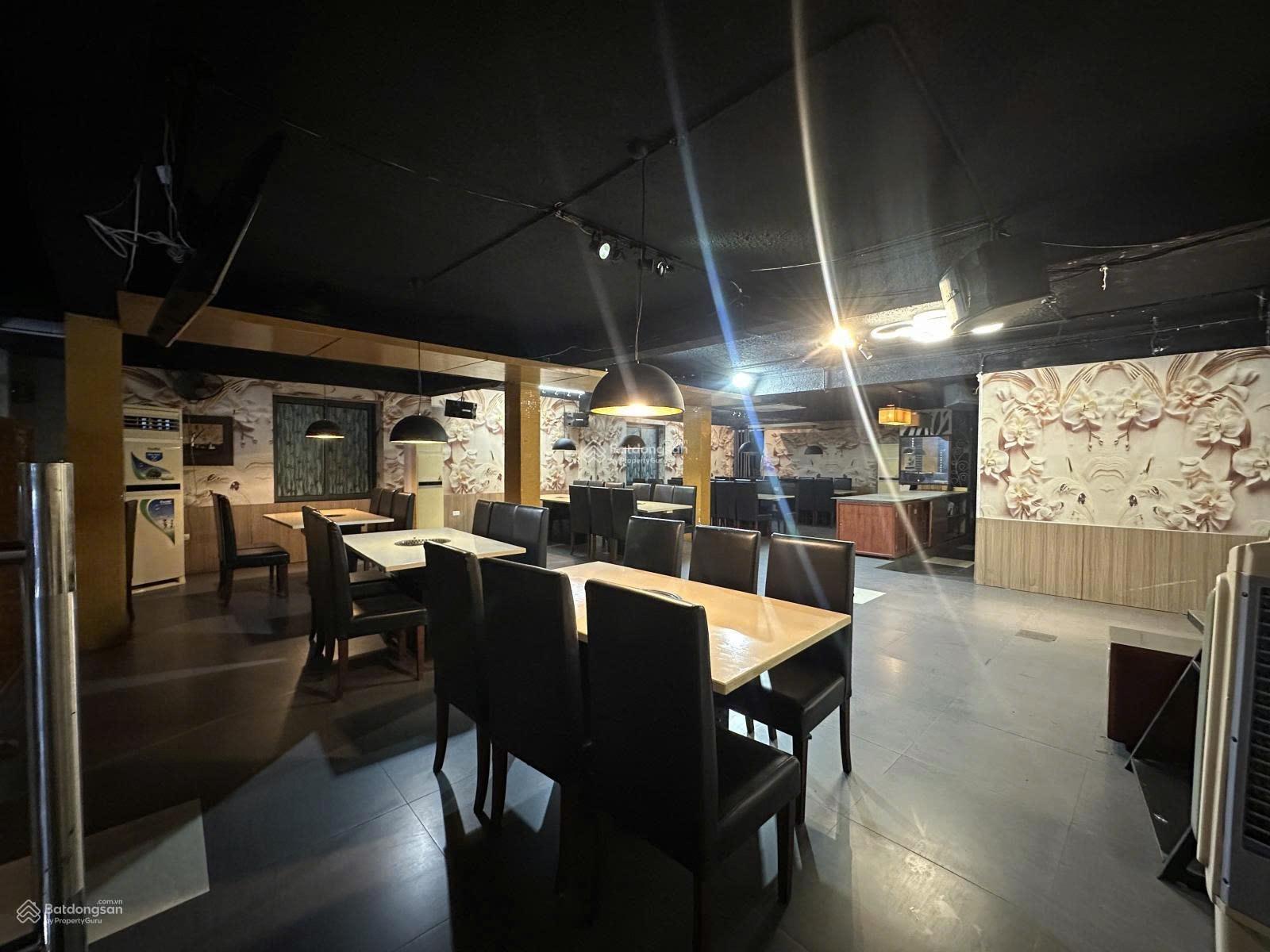 Cho thuê nhà mặt phố Nguyễn Trường Tộ, DT 150m2x7 tầng, MT 9m, Giá 180tr, LH 0968 896 ***