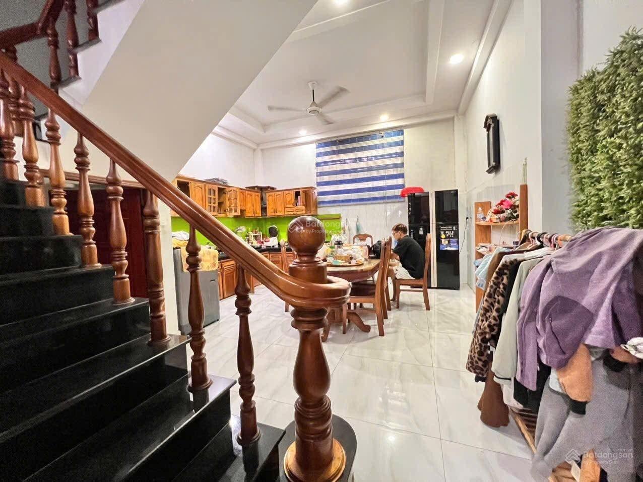 Nhà 2 tầng, 93m2, hẻm xe hơi, trung tâm Trường Thọ, Thủ Đức, 3PN, sổ vuông hoàn công