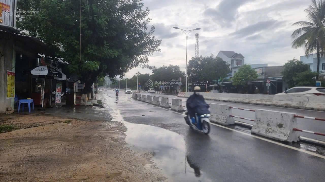 Hiếm, lô đất 2 mặt tiền, gần Sungroup, ngang 11m, mặt tiền Nguyễn Tất Thành, Sông Lô, Nha Trang