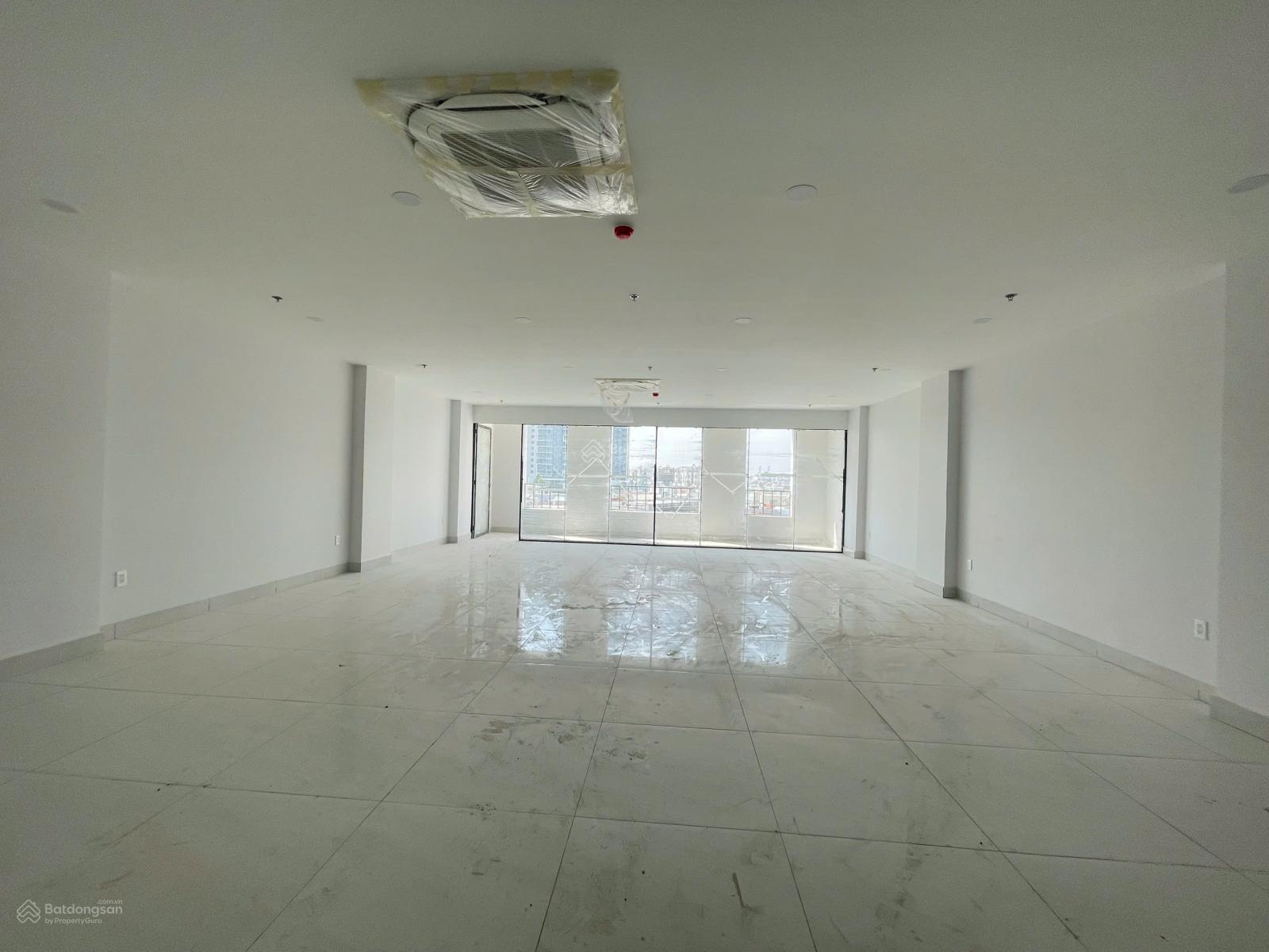 Cho thuê tòa nhà VIP mặt tiền Trương Văn Bang xây hầm 7 tầng phù hợp văn phòng chỉ 210 triệu/ tháng